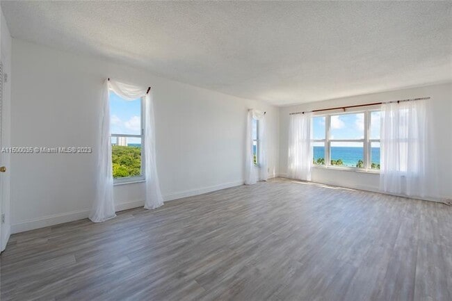 Building Photo - 3000 E Sunrise Blvd