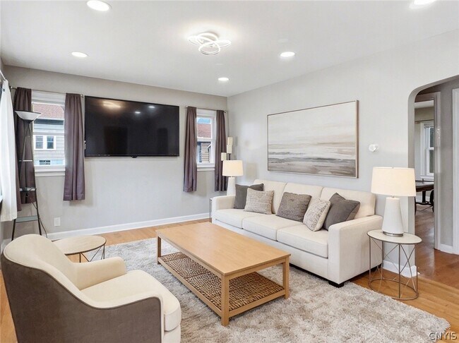 Building Photo - 429 Lionel Ave