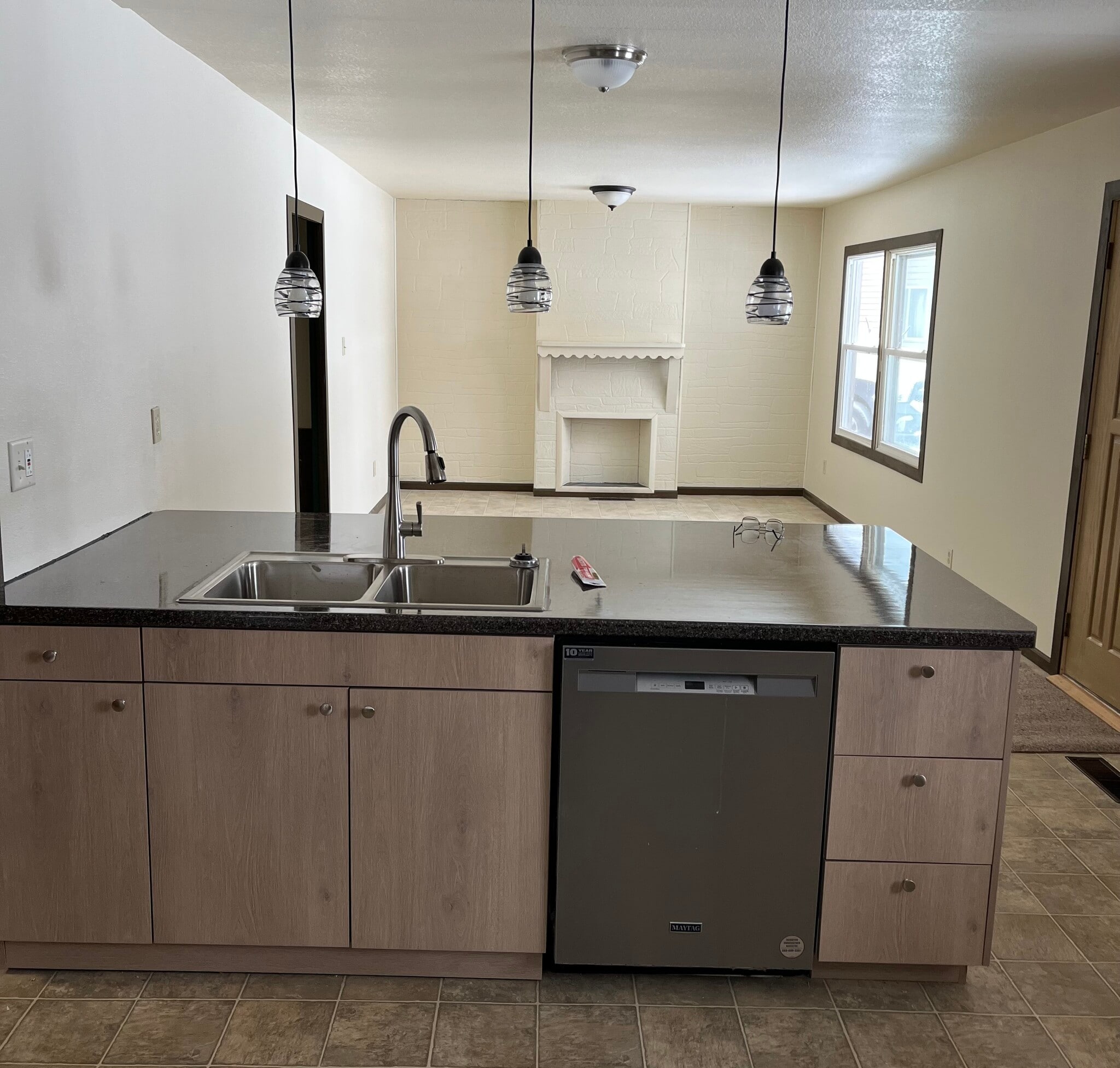 Building Photo - 908 Maple Grove St