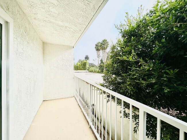 Building Photo - ven920