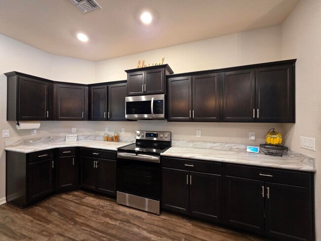 Building Photo - GORGEOUS 4-Bedroom, 3-Bathroom Pool Home, ...