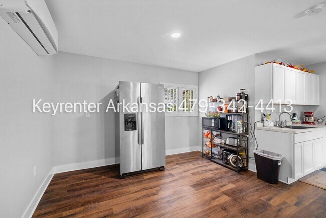 Building Photo - Charming 1 Bedroom Cottage-Style Home with Spacious Yard