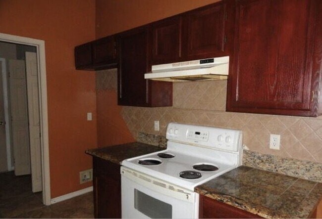 Building Photo - 3-Bedroom, 2-Bathroom single-family home brick construction