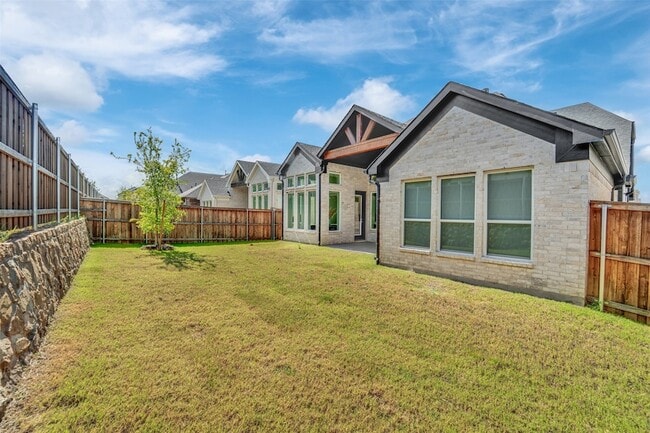 Building Photo - 3520 Helios Ln