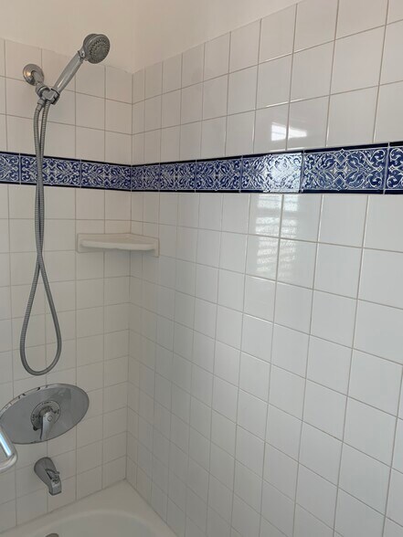 Bathroom - 1250 Franklin St