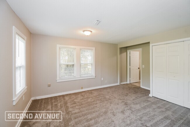 Building Photo - 9043 9th Ave