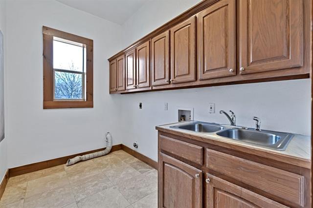 Building Photo - 324 Rolling Oaks Ridge