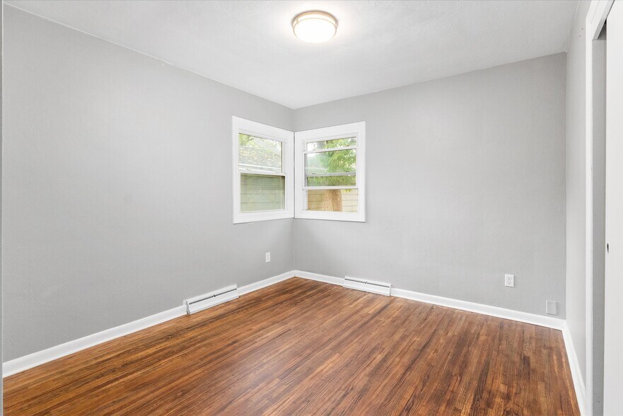 Building Photo - 1027 Curdes Ave