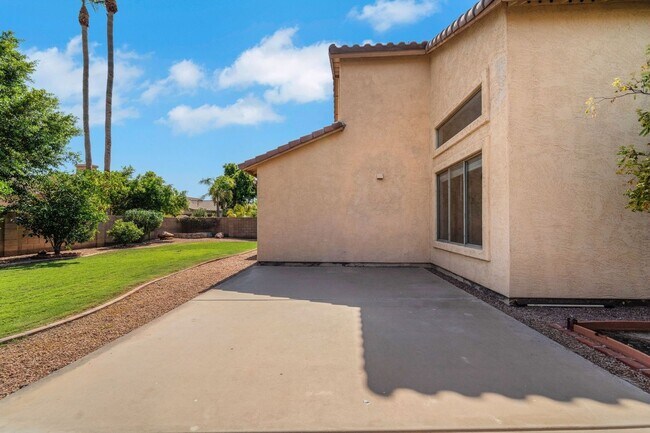 Building Photo - Stunning 5BR House in Chandler