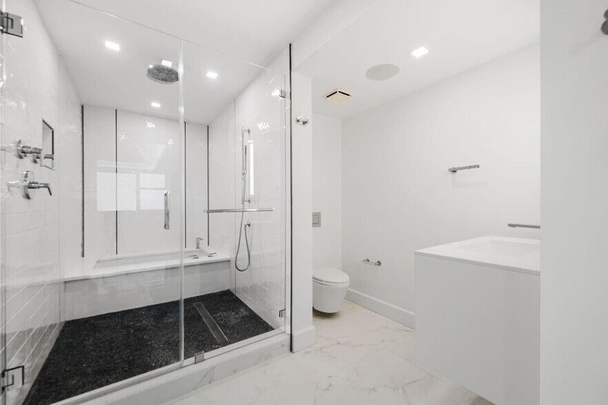 Building Photo - 545 S Fort Lauderdale Beach Blvd