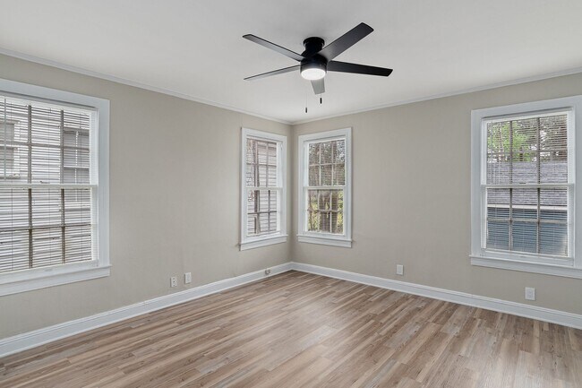 Building Photo - Highland Fully Remodeled 2 Bedroom Home