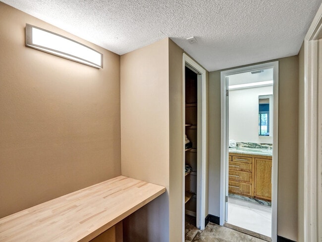 Building Photo - 3150 N Palm Aire Dr