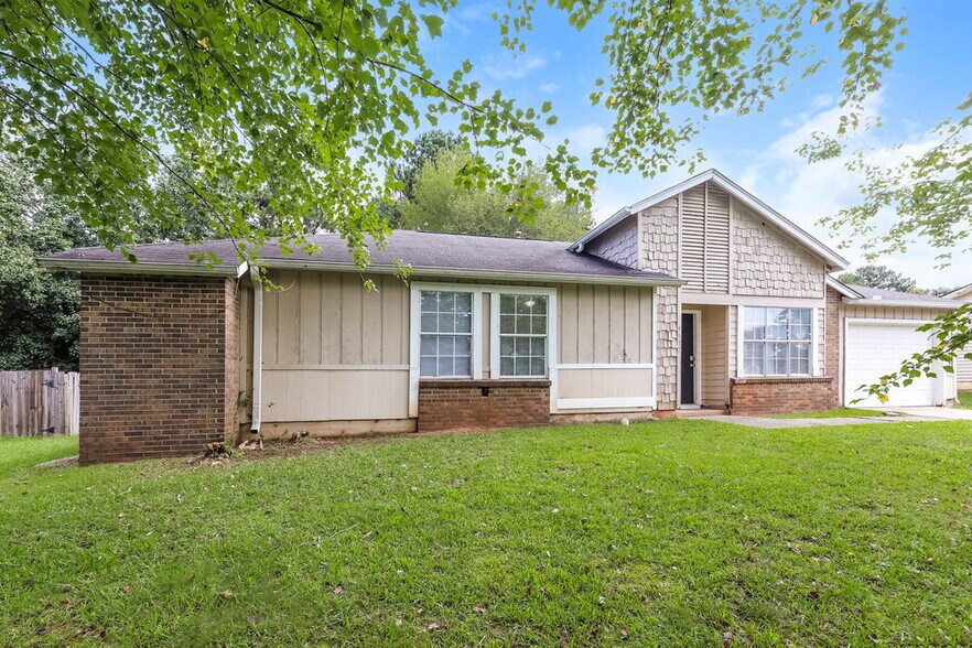Building Photo - 9512 Forest Knoll Dr