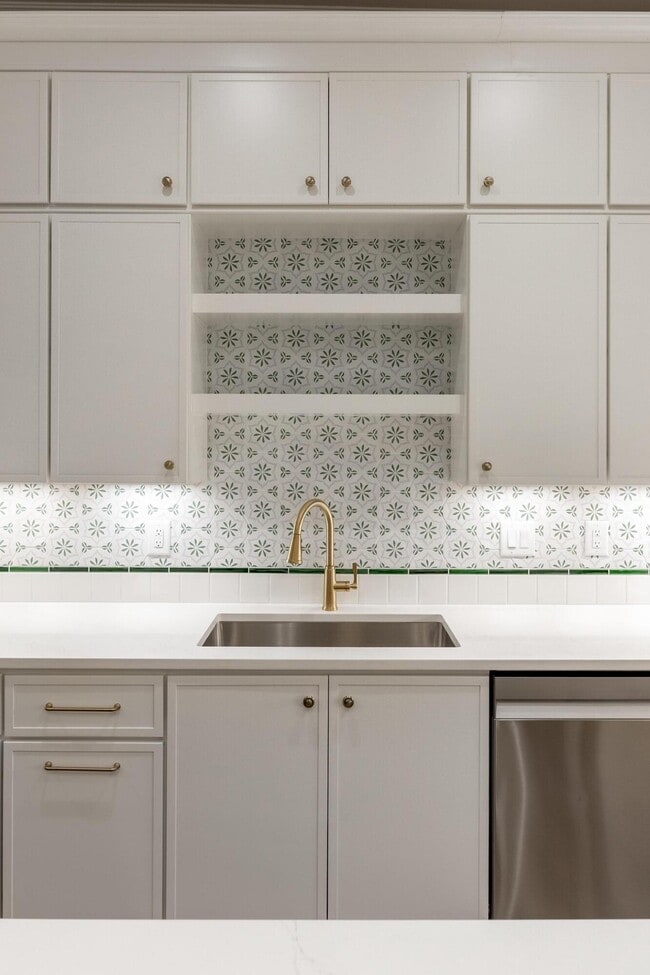 Building Photo - 265 Trunk St NE