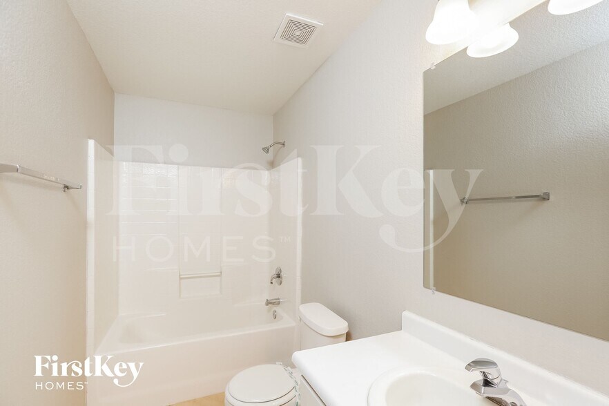 Building Photo - 8338 W Hughes Dr