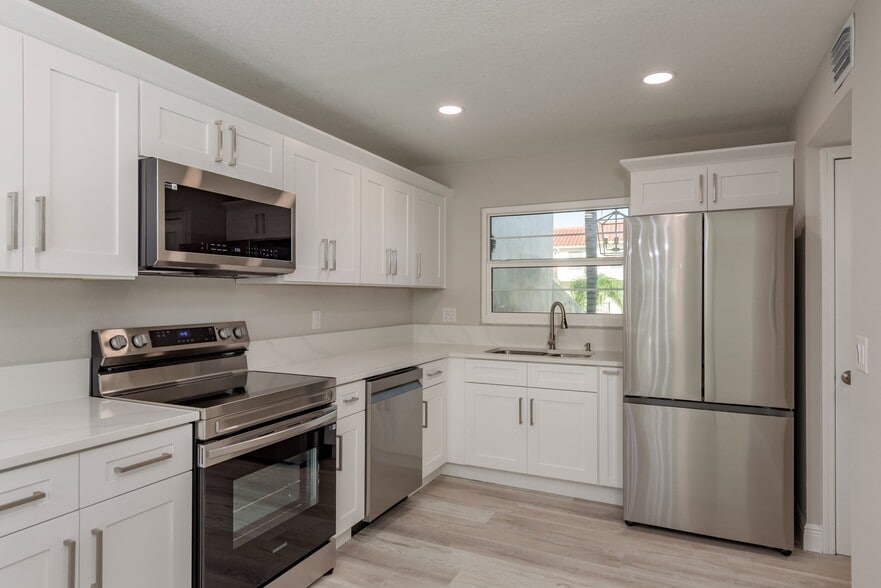 Building Photo - 2700 Bayshore Blvd