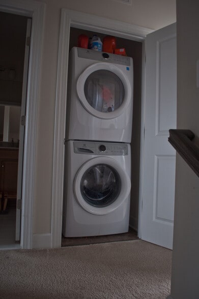 Third floor laundry - 3717 Ambrose Hills Rd