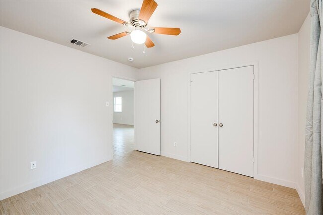 Building Photo - 8110 Willet Trail