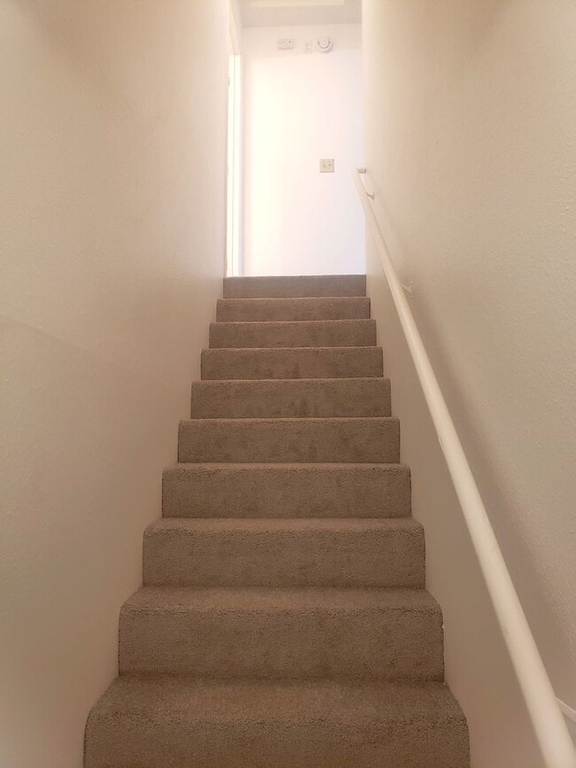 Building Photo - Great duplex in Gresham! rentalsc21.com