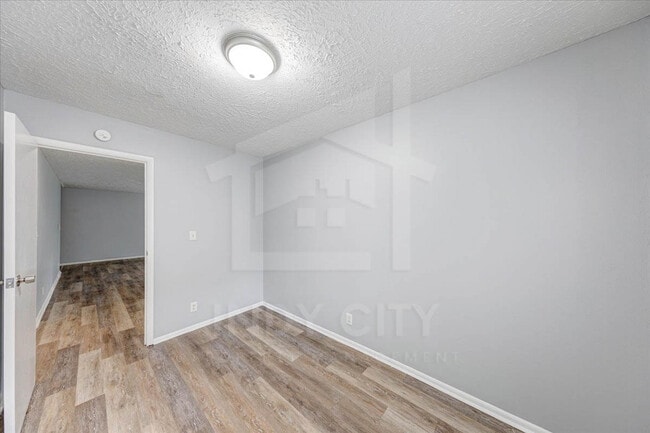 Building Photo - 4007 Downes Dr
