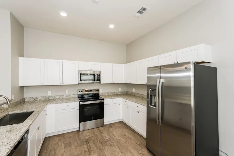 Building Photo - 405 Heritage Dr