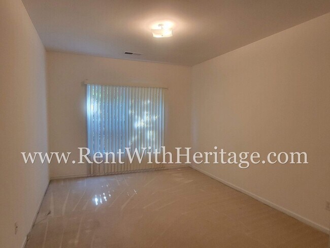 Building Photo - WOW!!!......COME SEE THIS GORGEOUS 4 BEDROOM / 3 BATH HOME IN THE POPULAR KINGSWOOD SUBDIVSION-A ...