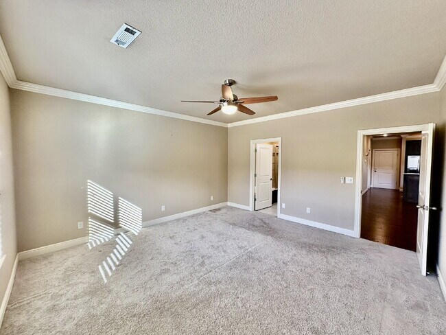 Building Photo - 6613 W Valley View Rd