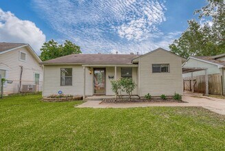 Building Photo - For Lease | 3 Bed, 1 Bath | 1,199 Sq Ft | East End Houston