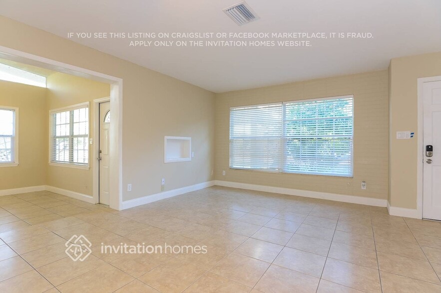 Building Photo - 3701 Schwalbe Dr