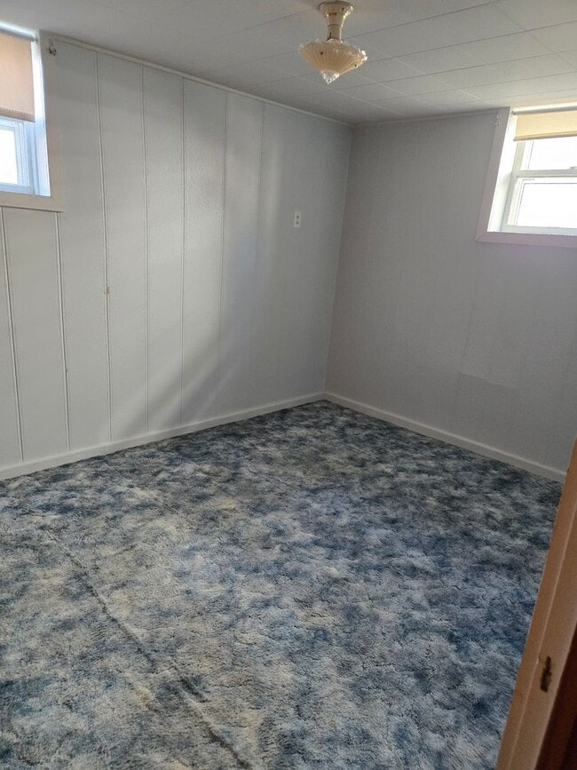 Building Photo - 2 bed, 1 bath