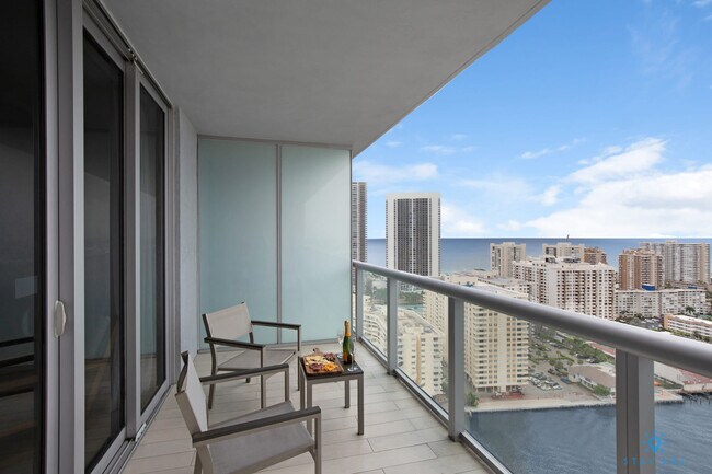 Building Photo - 2602 E Hallandale Beach Blvd