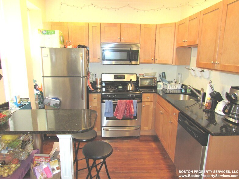 Building Photo - 16 Sewall St