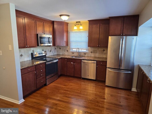 Building Photo - 307 Meadow Ct