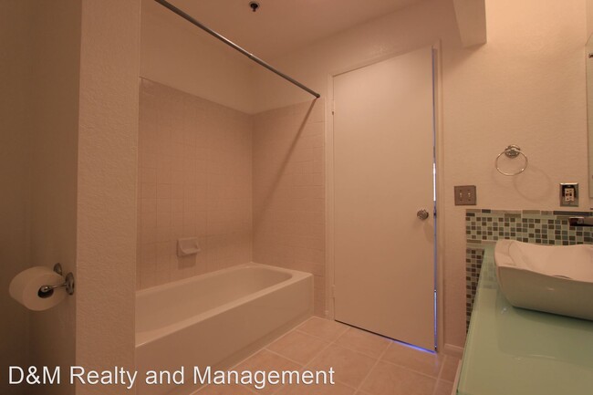 Building Photo - 2 br, 2 bath House - 11233 Tierrasanta Blv...