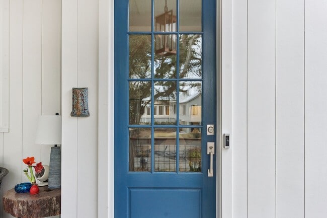 Building Photo - 9013 Stern Aly