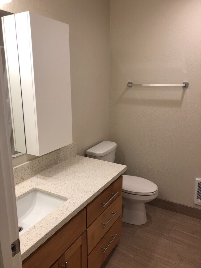 Building Photo - Clinton Abernathy Remodel Spacious 1br Har...