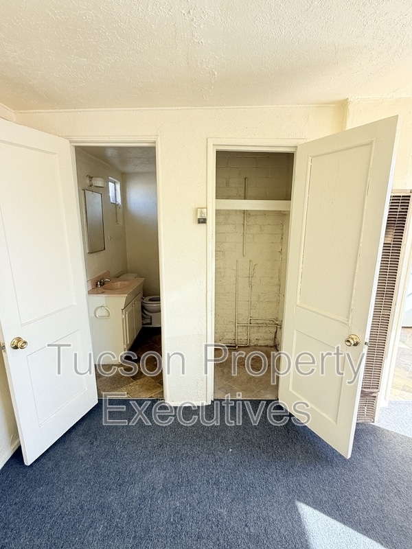 Building Photo - 3274 E Benson Hwy