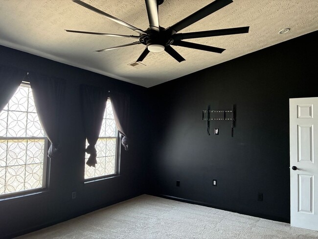 Building Photo - Walker Woods, large 4 BD and 2.5 BA