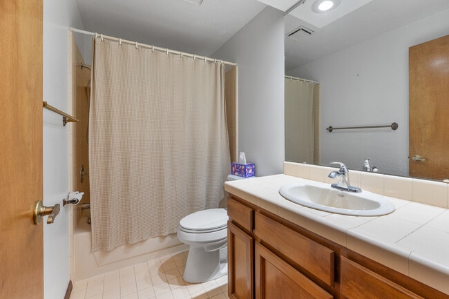 Building Photo - 10490 W Wildrose Ct