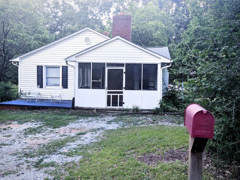 Building Photo - 2451 Wallace Ave