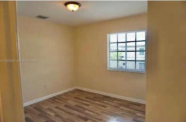 Building Photo - 2043 Nassau Dr