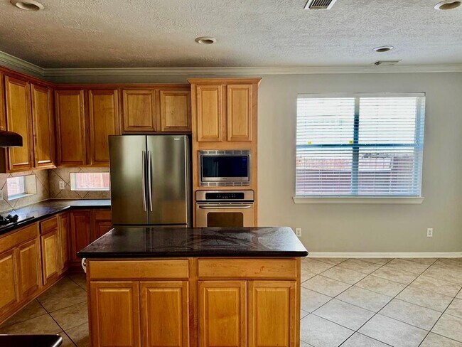 Building Photo - 23514 Desert Gold Dr