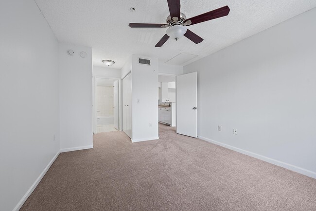 Building Photo - 7912 Sonoma Springs Cir