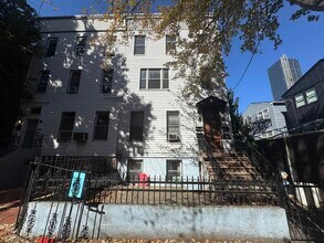 Building Photo - 216 1st St