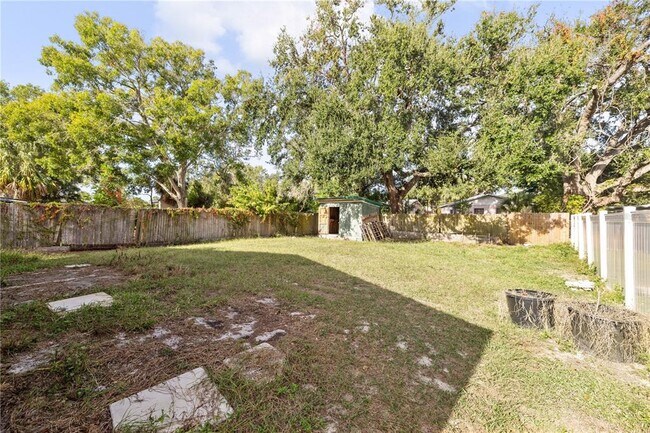 Building Photo - 3631 Anderson Ave