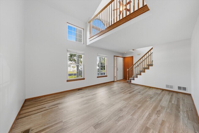 Building Photo - 16051 Laurel Dr