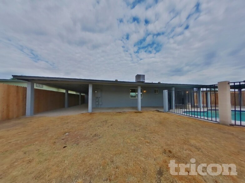 Building Photo - 4241 N 73rd Ln