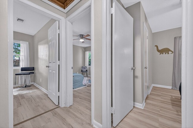 Building Photo - 901 S Madison Dr