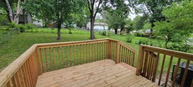 Building Photo - Beautiful three bedroom with fenced in yard