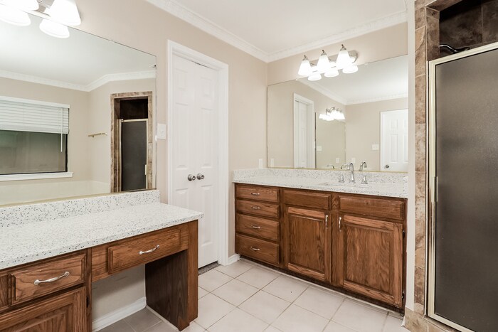 Building Photo - 524 E Lanett Dr
